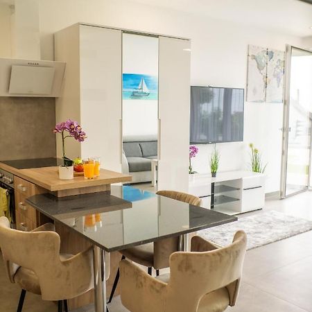 Panorama Superior Apartments - Pool, Garden, Parking Balatonalmadi Exterior photo